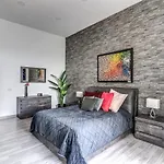 1000 Suites
