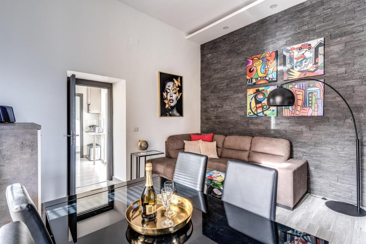 Apartment 1000 *