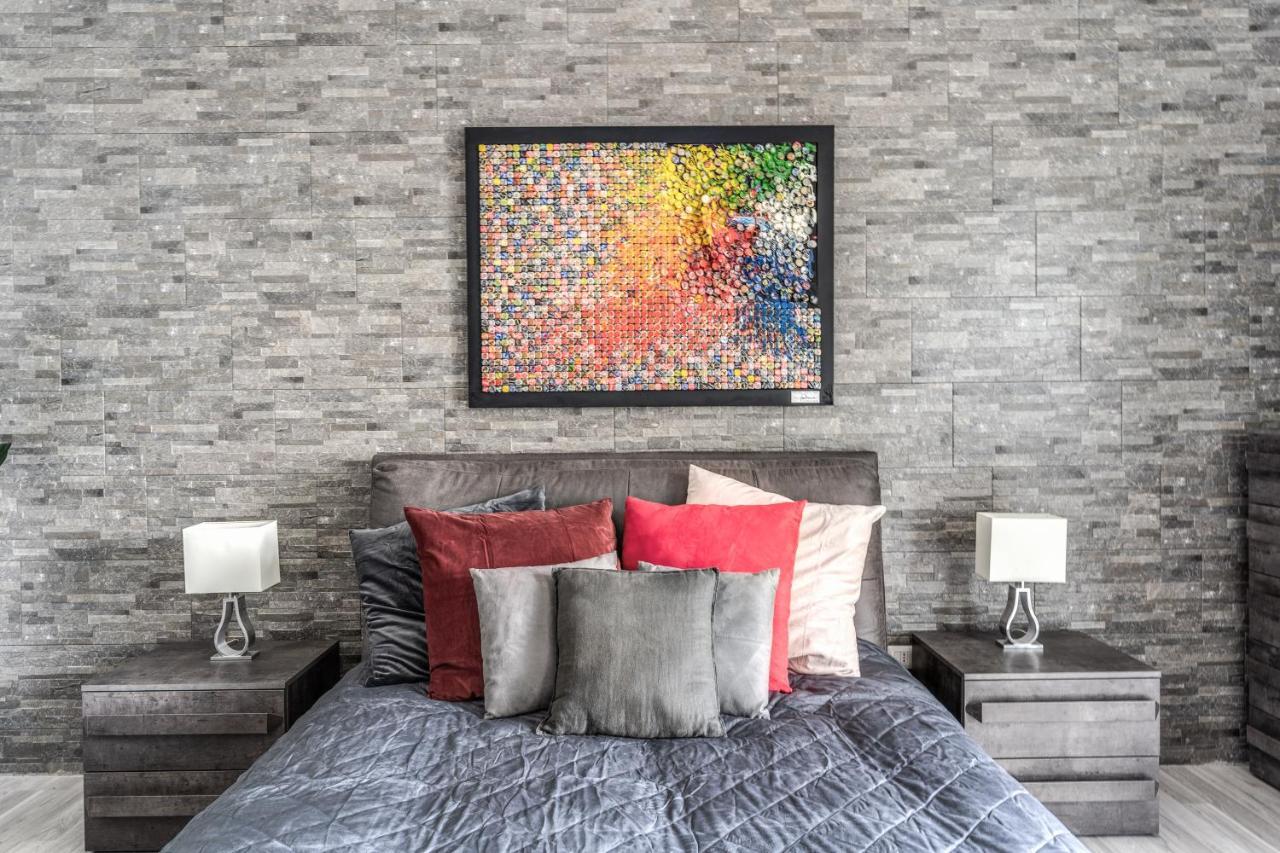 1000 Apartment