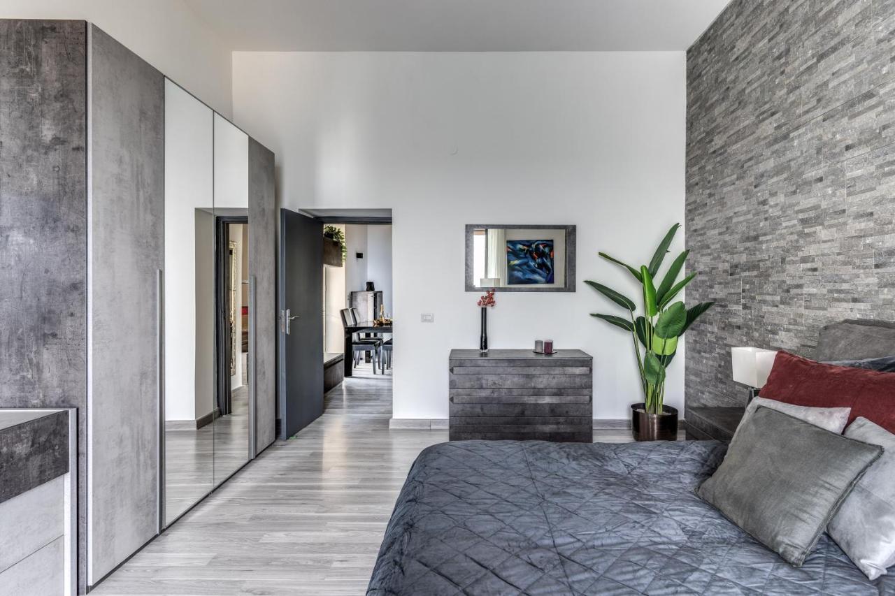 Apartment 1000 *